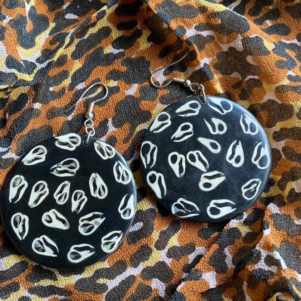 Black and white seashell disc earrings, cut in half shells, boho earthy gypsy